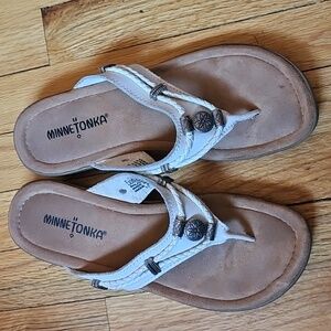 Minnetonka White Leather Sandals